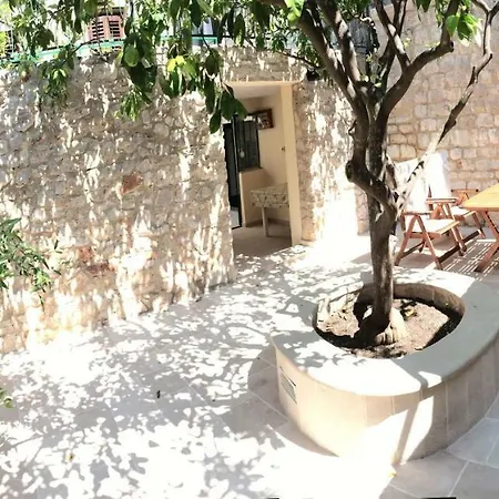 Authentico Deluxe Stari Grad Holiday home *