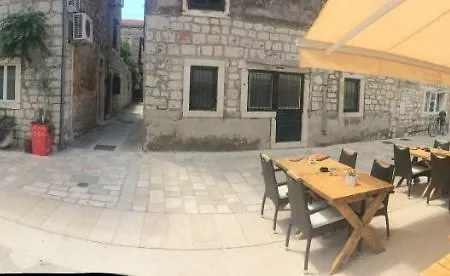 Authentico Deluxe Stari Grad Holiday home *